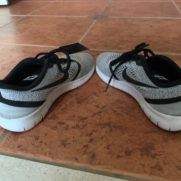 Nike Free Runs - Picture 4 of 4